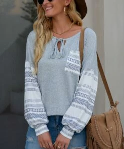 Coupon 😉 Romantichut Gray & White Notch Neck Top - 👩 Women ✨ -Romantichut Sales zu105747540 alt 2 tm1652368469